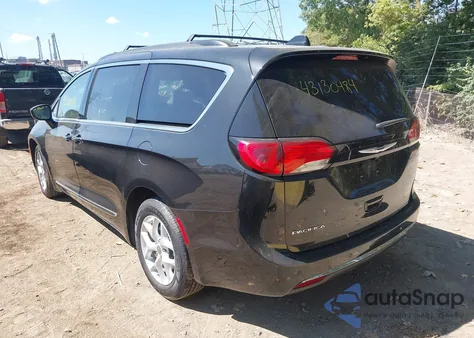 2017 Chrysler Pacifica Touring-L z USA, uszkodzony, nr VIN 2C4RC1BG8HR80953